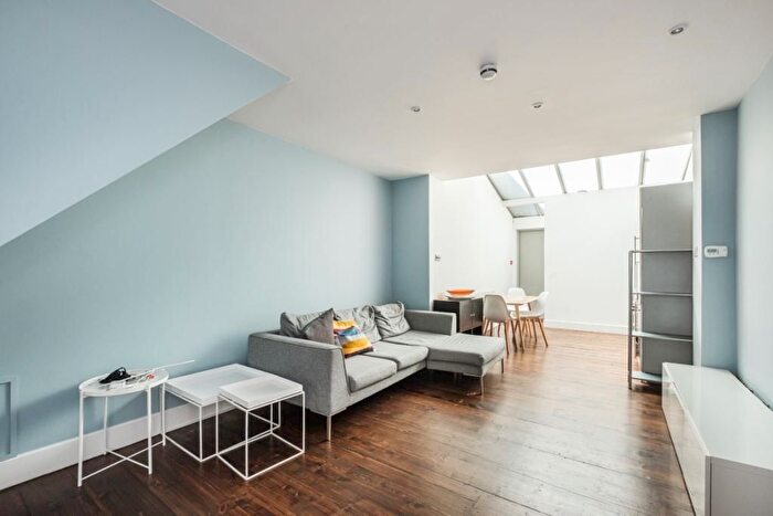 1 Bedroom Town House To Rent In Sidney Grove, London, EC1V