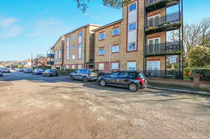 2 Bedroom Flat For Sale In Vespasian Road, Southampton, SO18