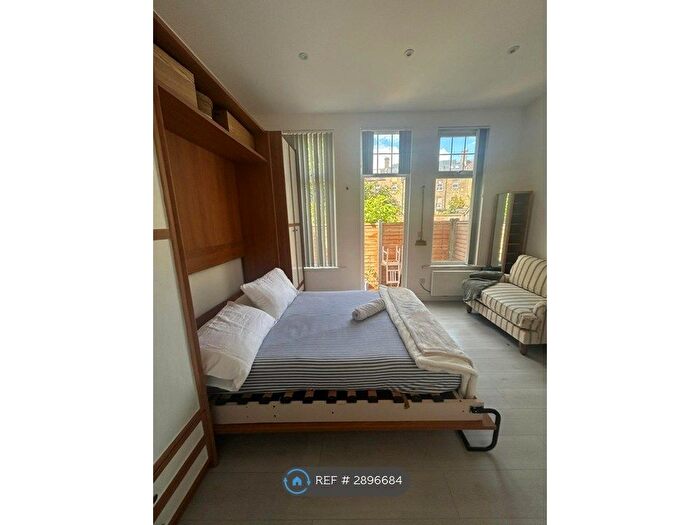 Studio To Rent In Linthorpe Road, London, N16