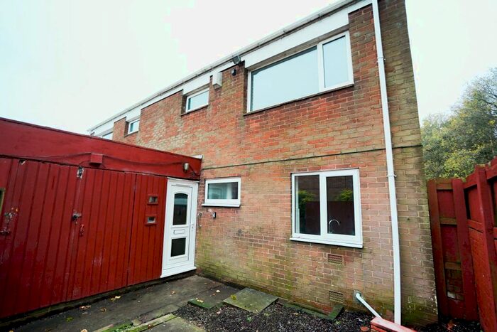 3 Bedroom Semi-Detached House To Rent In Donvale Road, Washington, NE37