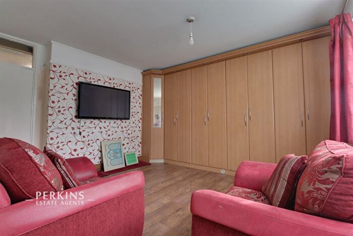 1 Bedroom Flat To Rent In Hillary Road, Southall, UB2