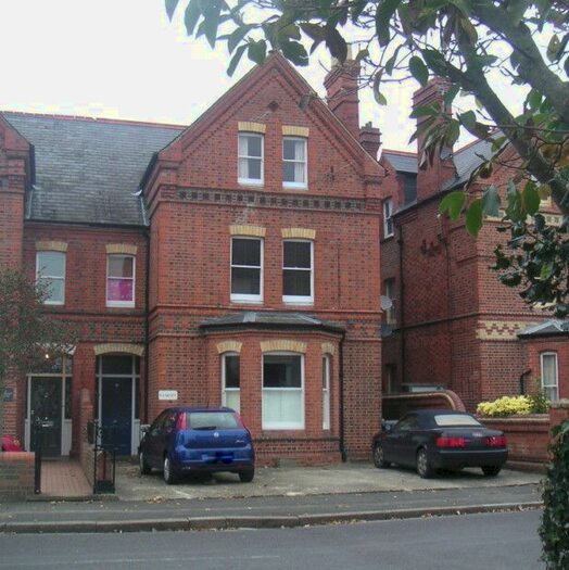 1 Bedroom Flat To Rent In Garden Flat Castle Crescent, Reading, Berkshire, RG1