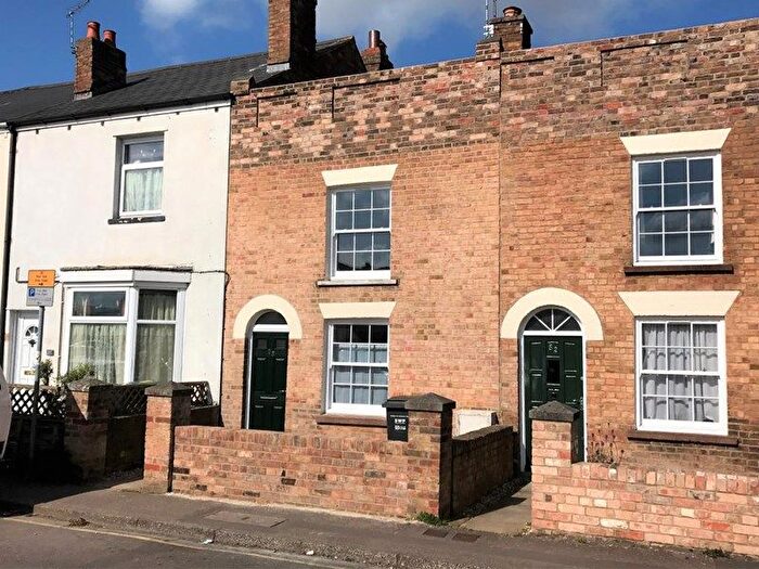 2 Bedroom Terraced House To Rent In Wood Street, Taunton, TA1