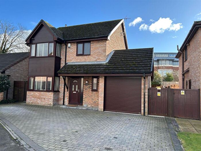 4 Bedroom Detached House For Sale In Brierley Close, Howden, Goole, DN14