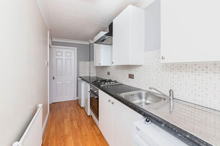1 Bedroom Flat To Rent In Midwinter Avenue, Milton, OX14