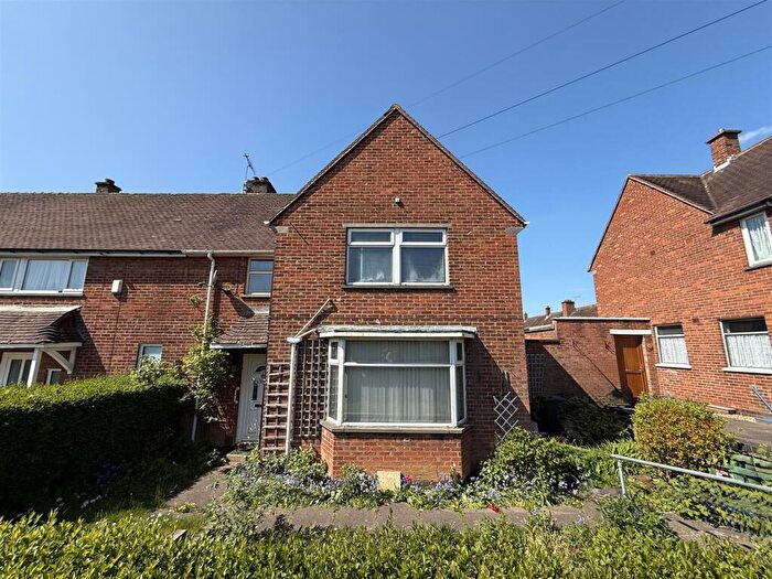 3 Bedroom Semi Detached House For Sale In Brabazon Road, Oadby, Leicester, LE2