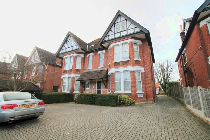 1 Bedroom Flat To Rent In Hill Lane, Southampton SO15