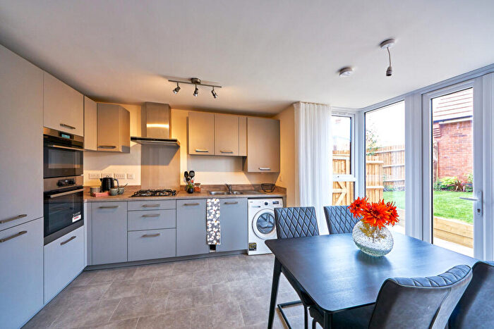 3 Bedroom Detached House For Sale In Wainwright Road, Hugglescote, LE67