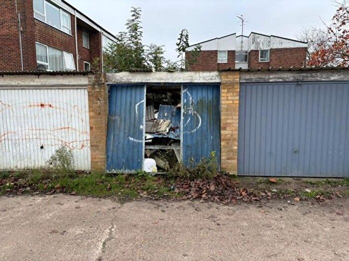1 Bedroom Flat For Sale In Longbridge Road, Horley, RH6
