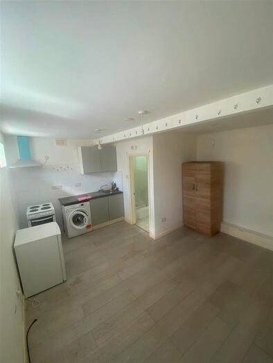 Studio To Rent In Kendal Parade, Silver Street, London, N18