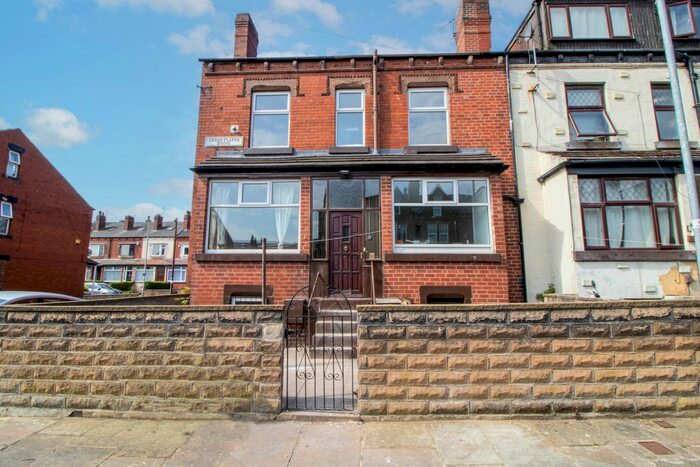 4 Bedroom End Of Terrace House To Rent In Cross Flatts Drive, Beeston, Leeds, LS11