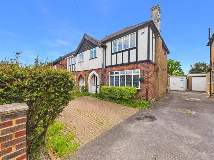 3 Bedroom Semi Detached House For Sale In Queens Walk, Ruislip, HA4