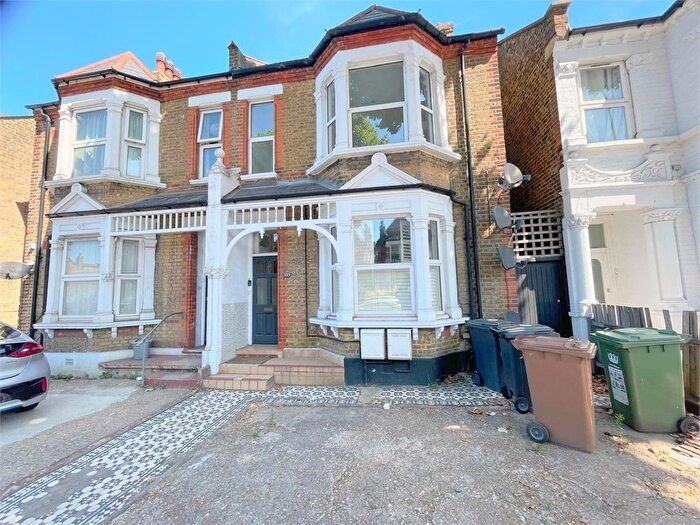 2 Bedroom Flat To Rent In Brownhill Road, Catford, London, SE6