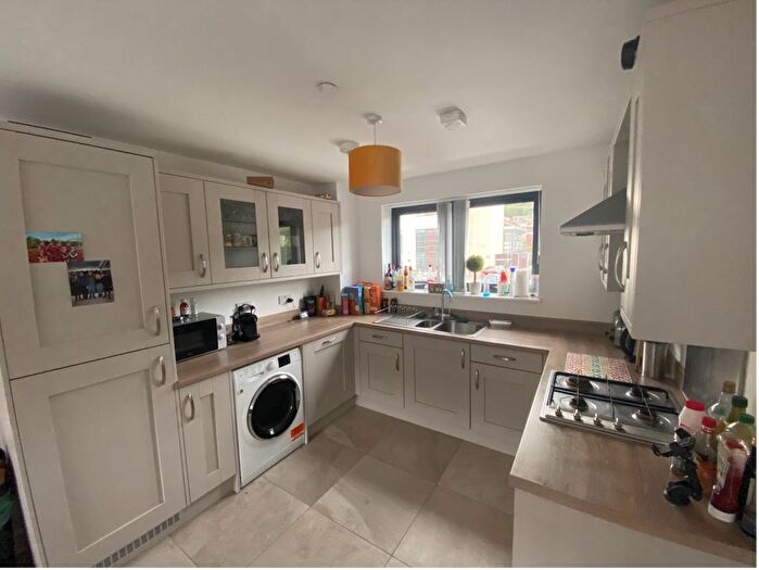 3 Bedroom Town House To Rent In Starling Street, Swansea, SA1