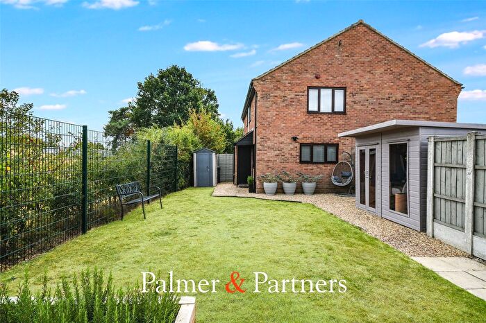 1 Bedroom Terraced House For Sale In Henniker Gate, Chelmer Village, Chelmsford, Essex, CM2