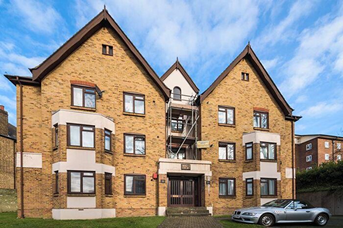 2 Bedroom Flat For Sale In Lewisham Road, London, SE13