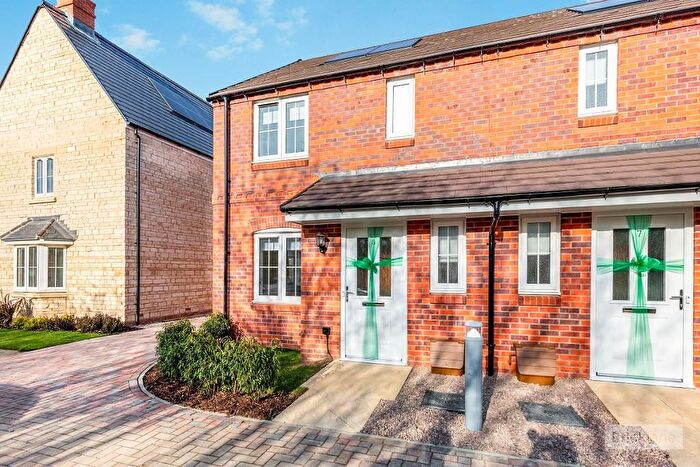 3 Bedroom Semi-Detached House To Rent In Blackcap Close, Rothwell, NN14