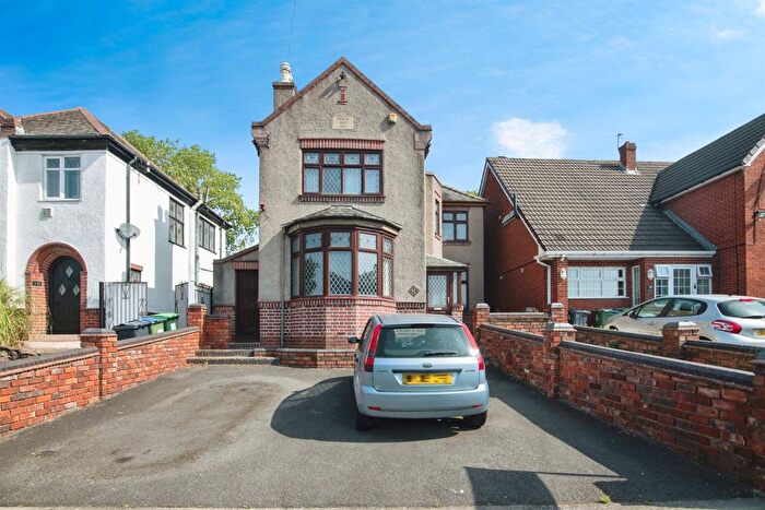 4 Bedroom Detached House For Sale In Heath Lane, West Bromwich, B71