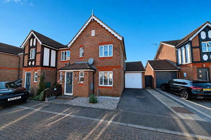 3 Bedroom Semi-detached House For Sale In Blackdown Close, Stevenage, SG1