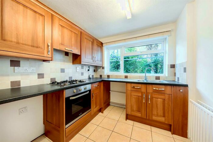 2 Bedroom Flat To Rent In Harvey Road, Guildford, GU1