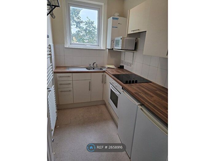 1 Bedroom Flat To Rent In Melton Road, Nottingham, NG2