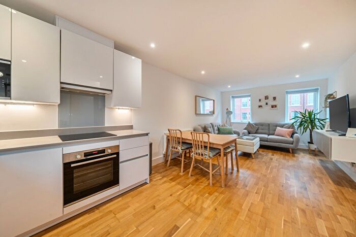 2 Bedroom Flat For Sale In Tower Bridge Road, London, SE1