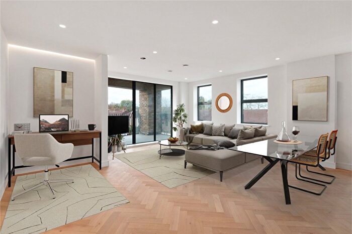 2 Bedroom Flat To Rent In Cannon Hill Lane, London, SW20