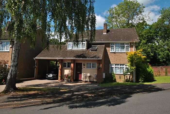 4 Bedroom Detached House To Rent In Yarnton Close, Emmer Green, Reading, RG4