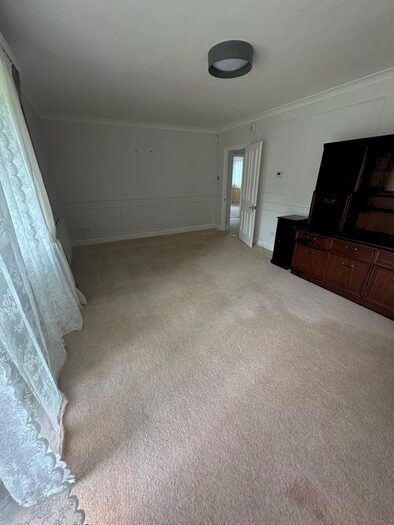 2 Bedroom Flat To Rent In West End Lane, Stoke Poges, SL2