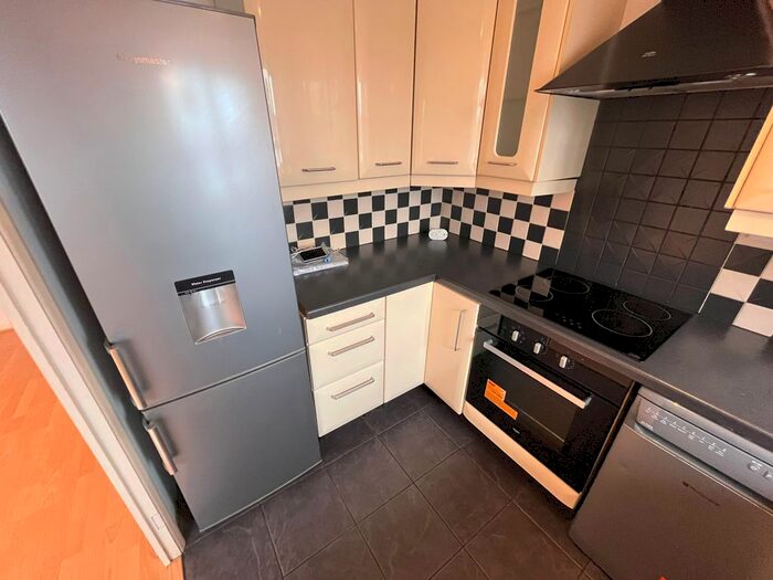1 Bedroom Flat For Sale In Godwin Close, Sewardstone Road, London, E4