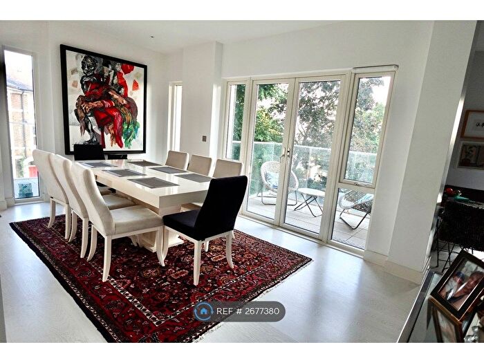 3 Bedroom Flat To Rent In Middleton Way, London, SE13