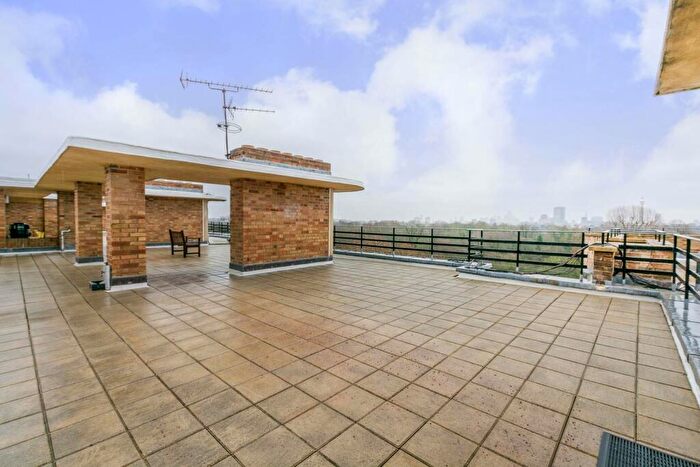 2 Bedroom Flat For Sale In Prince Albert Road, St John's Wood, London, NW8