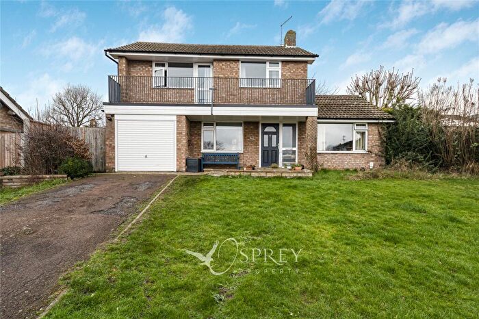 3 Bedroom Detached House For Sale In South Bridge Close, Oundle, Northamptonshire, PE8