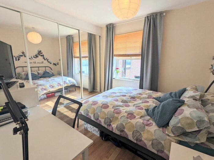 1 Bedroom Flat To Rent In Regents Park Road, London, N3