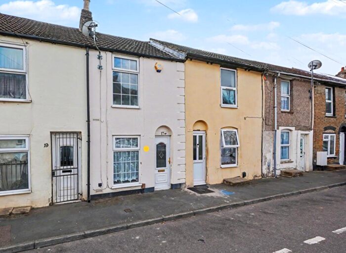 2 Bedroom Terraced House For Sale In Fox Street, Gillingham, ME7