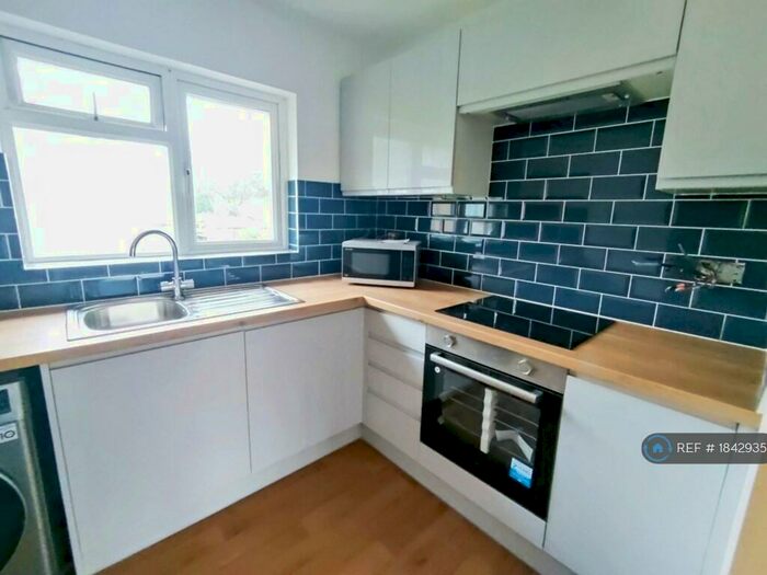 1 Bedroom Flat To Rent In Fairwater, Cardiff, CF5