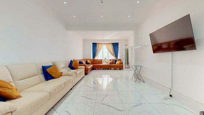 5 Bedroom Ground Flat To Rent In Ashurst Drive, IG2