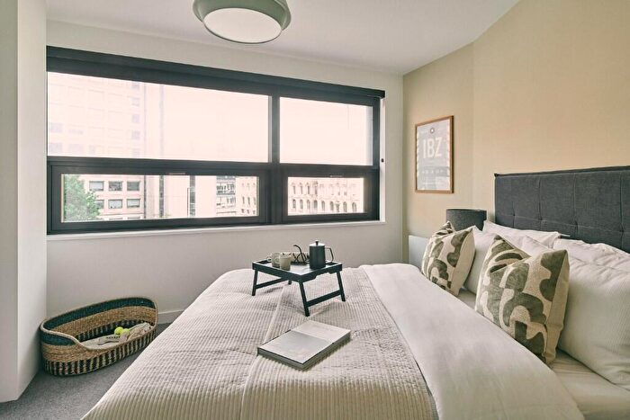 2 Bedroom Apartment To Rent In Lyon Queensway, Birmingham, B3