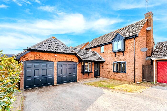 3 Bedroom Detached House For Sale In Elm Court, Thrapston, NN14