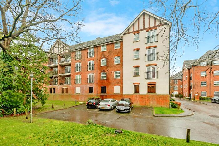 1 Bedroom Flat For Sale In Woodfield Road, Crawley, RH10