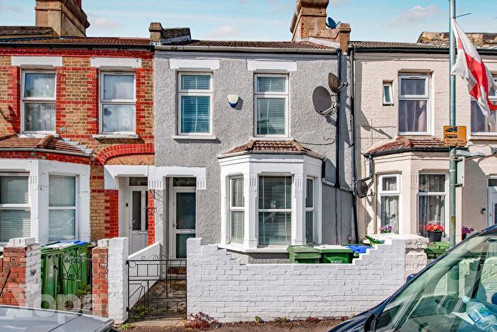 3 Bedroom Terraced House For Sale In Sandcliff Road, Erith, DA8