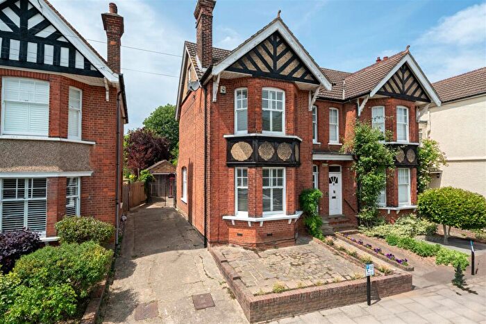 4 Bedroom Semi-Detached House For Sale In Blenheim Road, St. Albans, AL1