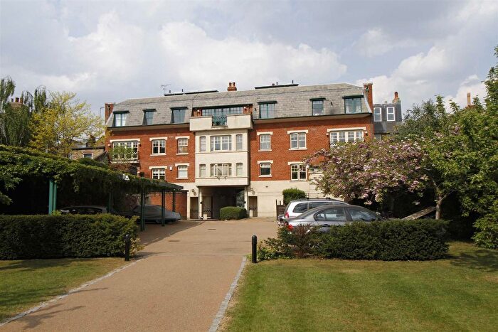 2 Bedroom Flat To Rent In Griffin Gate, Lower Richmond Road, Putney, SW15