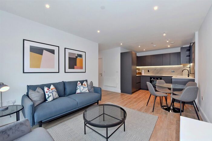 2 Bedroom Flat To Rent In Darjeeling House, Memorial Avenue, Slough, SL1