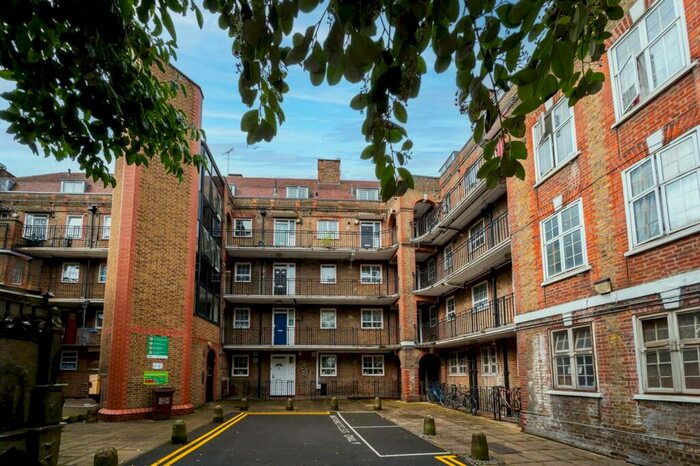 2 Bedroom Flat To Rent In Hornsey Road, Islington, London, N7