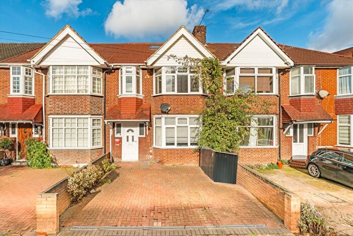 4 Bedroom Property For Sale In Park View, Acton, W3