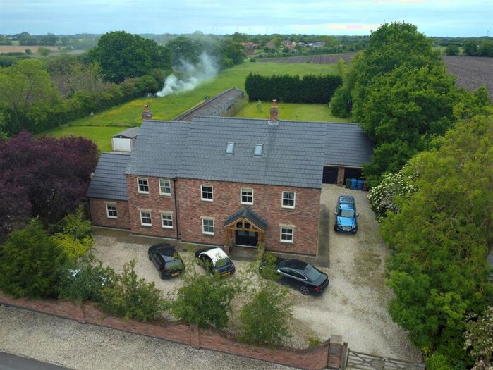 6 Bedroom Detached House For Sale In Clementhorpe Lane, Gilberdyke, Brough, HU15