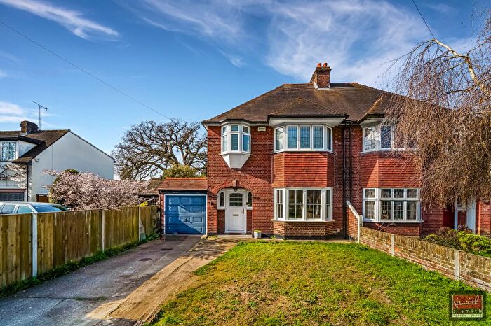 3 Bedroom Semi Detached House For Sale In Ashford Road, Staines-Upon-Thames, TW18