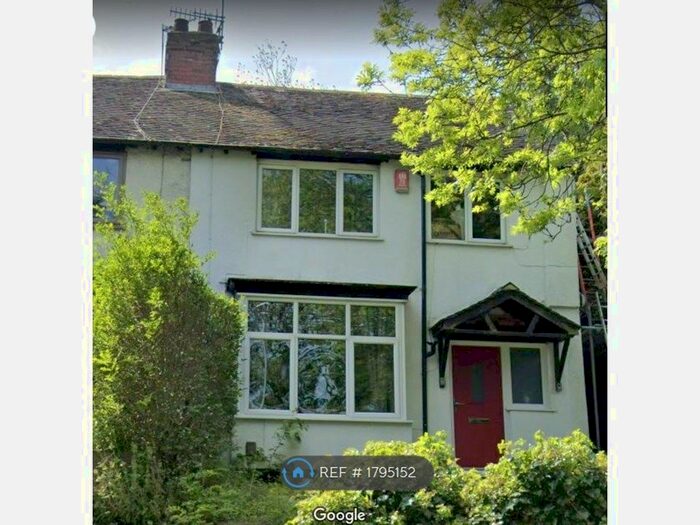 3 Bedroom Semi-Detached House To Rent In Hartshill Road, Stoke-On-Trent, ST4