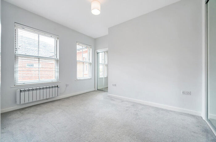 2 Bedroom Apartment For Sale In West End Road, Mortimer Common, Reading, Berkshire, RG7